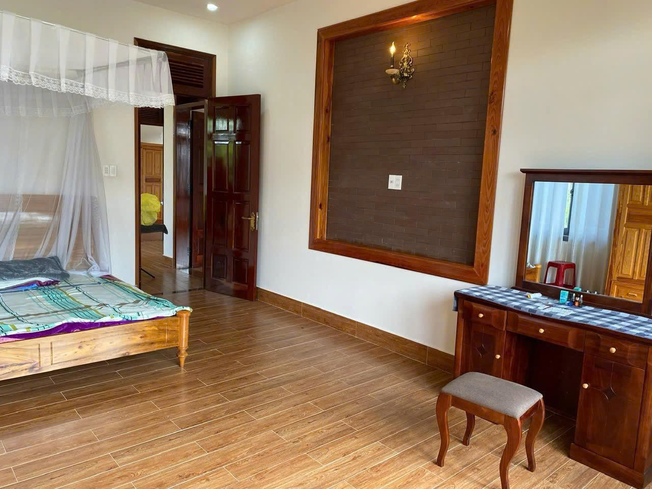 Cho thuê Villa sân vườn sân đậu ô tô đường Nguyễn An Ninh TP. Đà Lạt 15978788