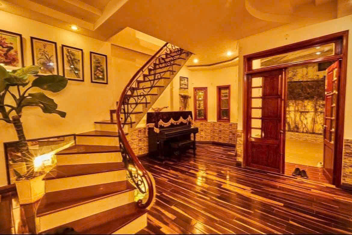 Cho thuê villa sân vườn 5 phòng ngủ full nội thất Ma Trang Sơn phường 5 Đà Lạt giá 23 triệu 15978917