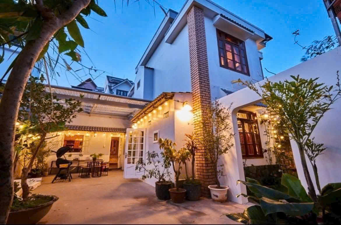 Cho thuê villa sân vườn 5 phòng ngủ full nội thất Ma Trang Sơn phường 5 Đà Lạt giá 23 triệu 15978917