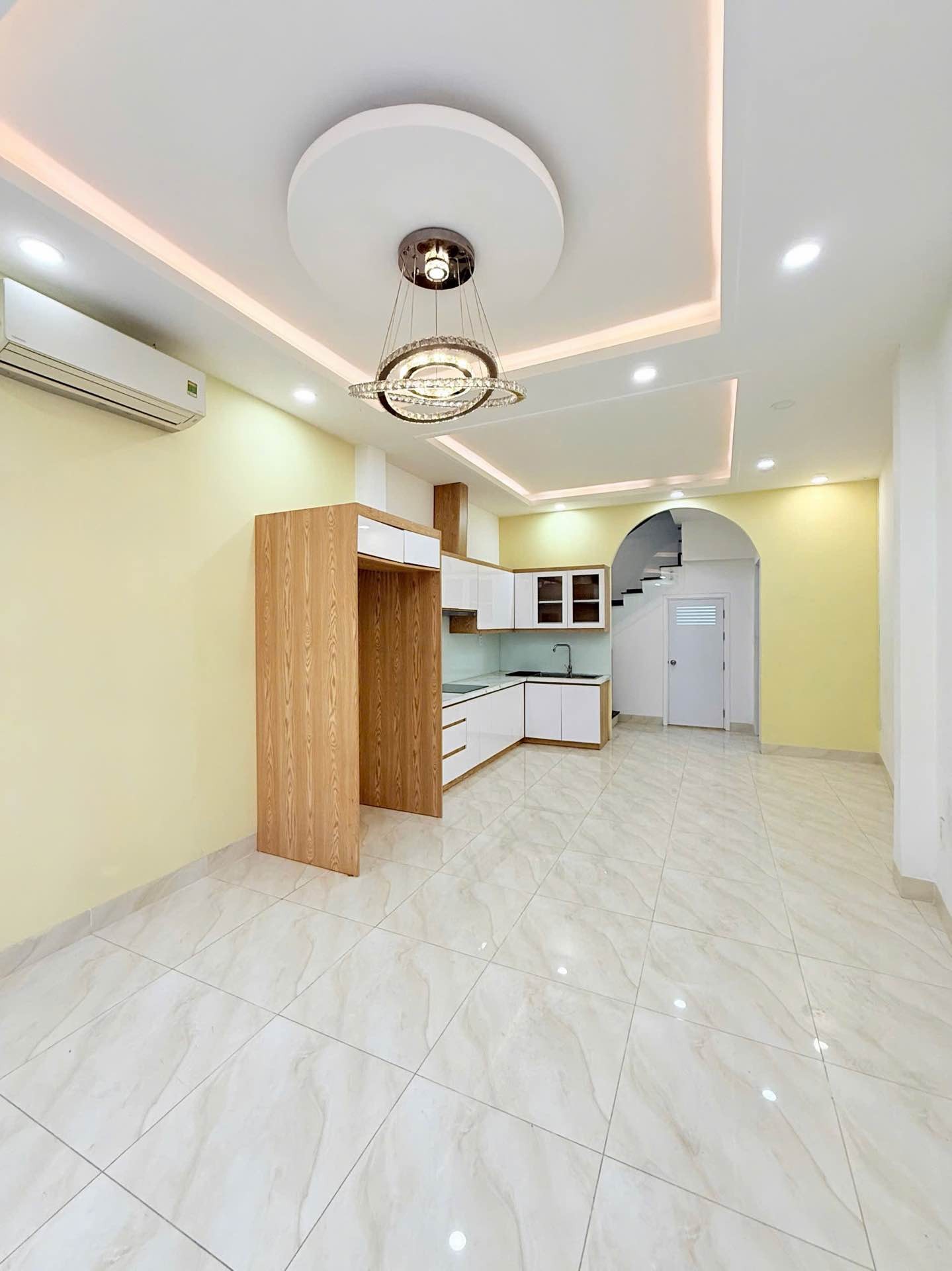 Bán nhà 4 tầng,Huỳnh Văn Bánh, Phú Nhuận,HXH, khu dân cư Vip, 41m2, gần 8 tỷ 15978937