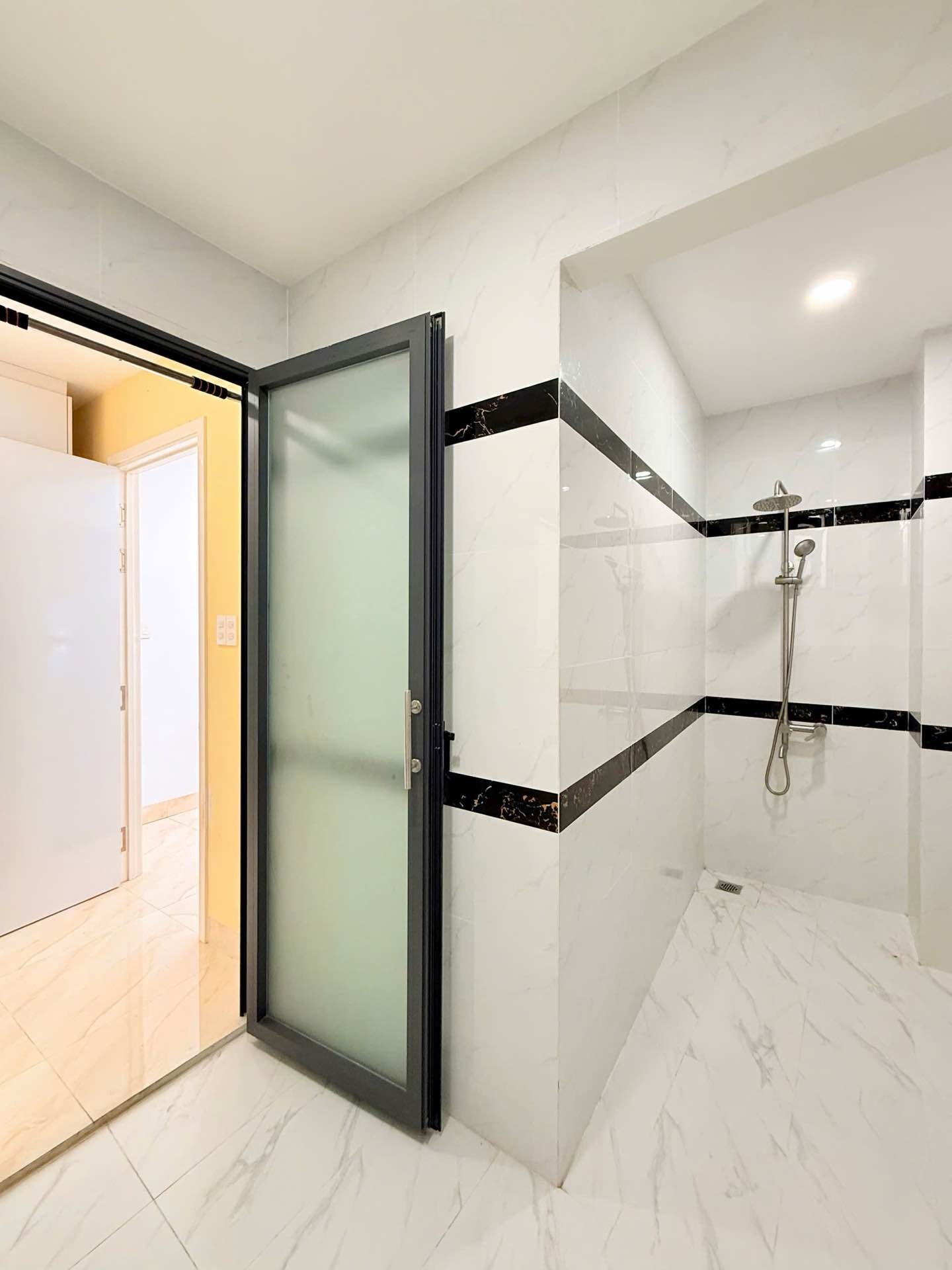 Bán nhà 4 tầng,Huỳnh Văn Bánh, Phú Nhuận,HXH, khu dân cư Vip, 41m2, gần 8 tỷ 15978937