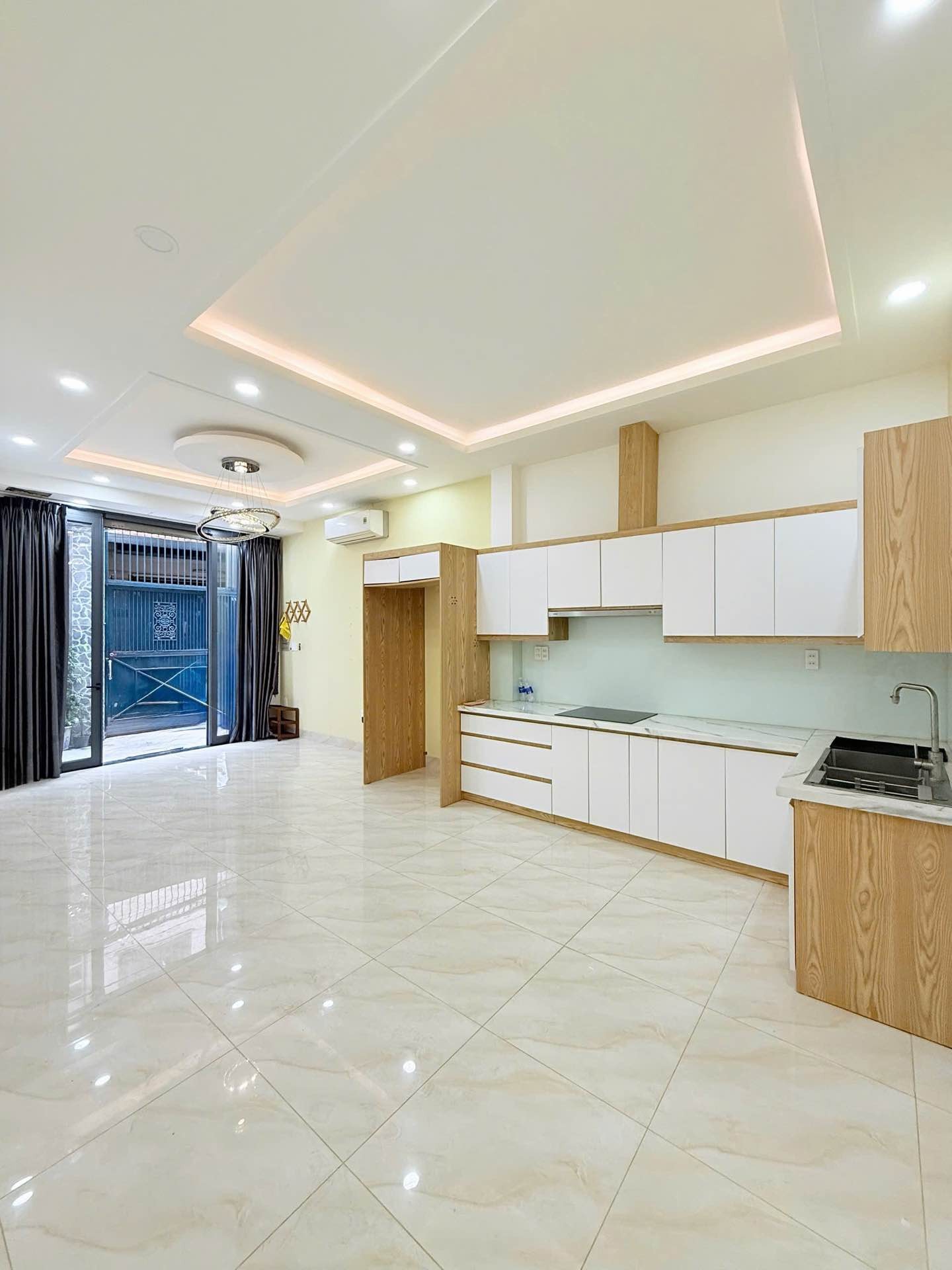 Bán nhà 4 tầng,Huỳnh Văn Bánh, Phú Nhuận,HXH, khu dân cư Vip, 41m2, gần 8 tỷ 15978937