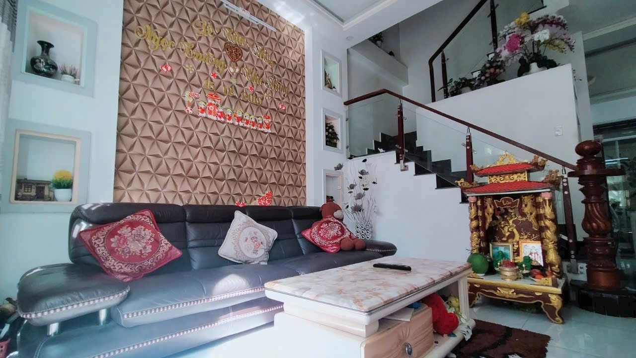 NHÀ ĐẸP GIÁ TỐT - HẺM 1113 HUỲNH TẤN PHÁT, QUẬN 7 - CÁCH MẶT TIỀN ĐƯỜNG CHÍNH KHOẢNG 100M - GIÁ 6,2 15978941