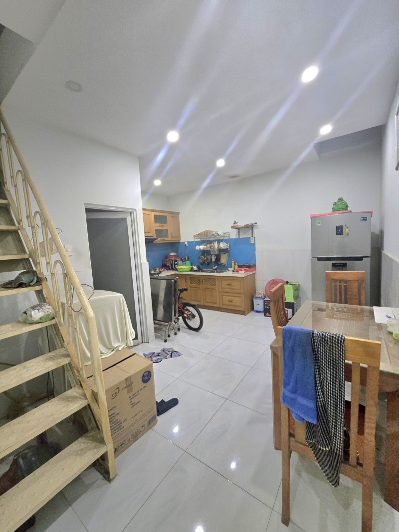 Bán nhà đường Trương Văn Hải, Q9, Thủ Đức, TP HCM. DT 95m2, 2 lầu, 3PN, Giá  8.55  tỷ, SHR 15978952