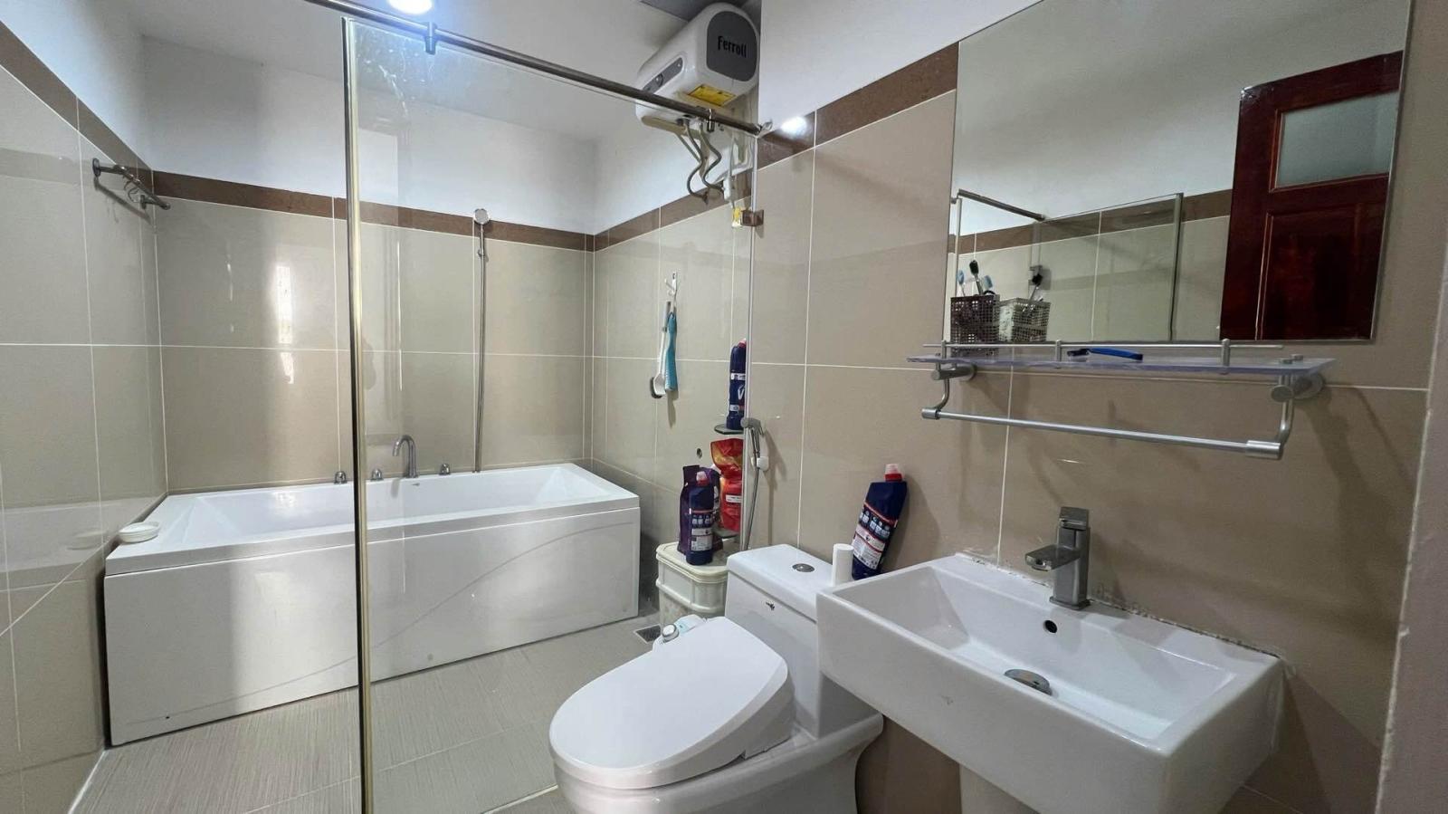 Căn hộ 98m2 Q7 giá 3.6 tỷ: 3PN, view thoáng, vị trí trung tâm, gần trường học, liên hệ ngay 15979006