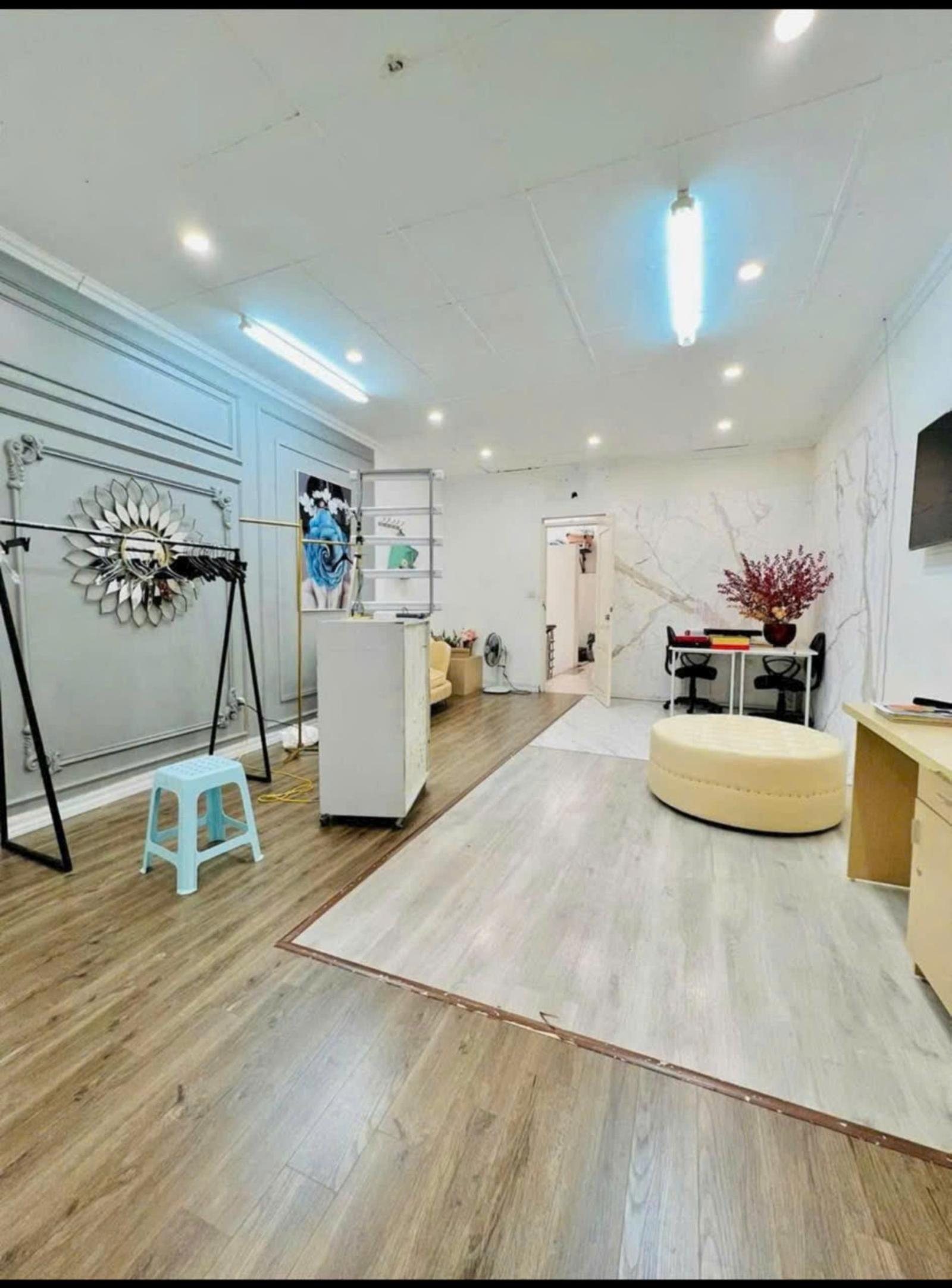 VIP, Bán nhà Nguyễn Khánh Toàn, ô tô tránh, kinh doanh, chỉ 22 tỷ 15979015
