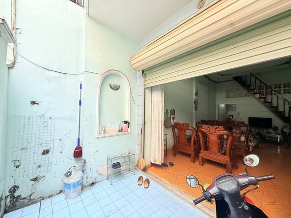 Nhà Đường Lạc Long Quân Quận Tân Bình Phường 11 Cũ. 15979034