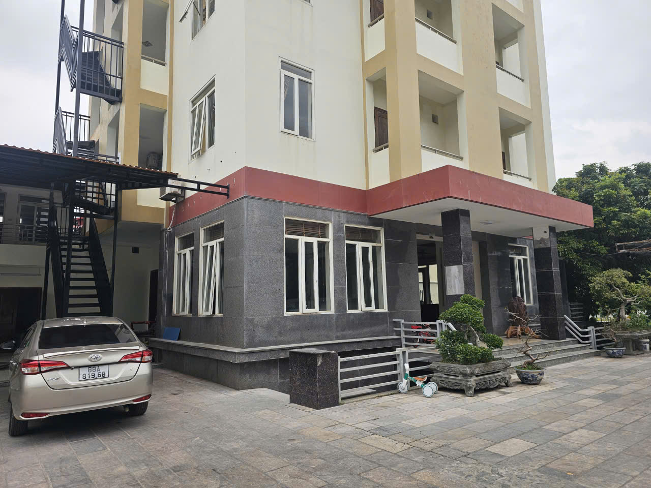 Mời Thuê khách sạn 30 phòng, giá đẹp tại trung tâm Phường Vĩnh Phúc, Phú Thọ 15979048