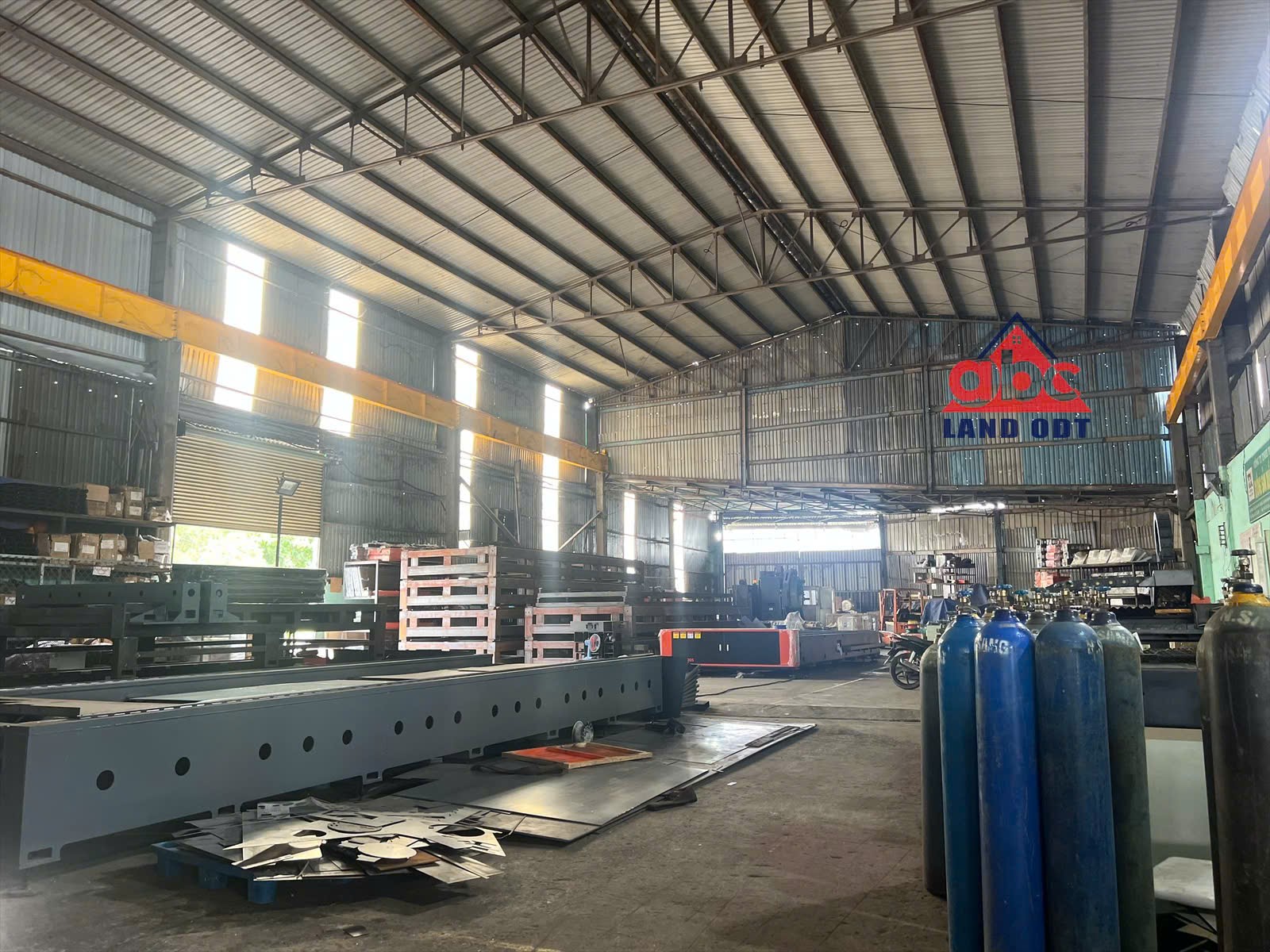 cho thuê xưởng sản xuất có sẵn nhiều cầu trục lớn nhỏ, ưu tiên SX CNC, chế tạo Cơ khí 15979075