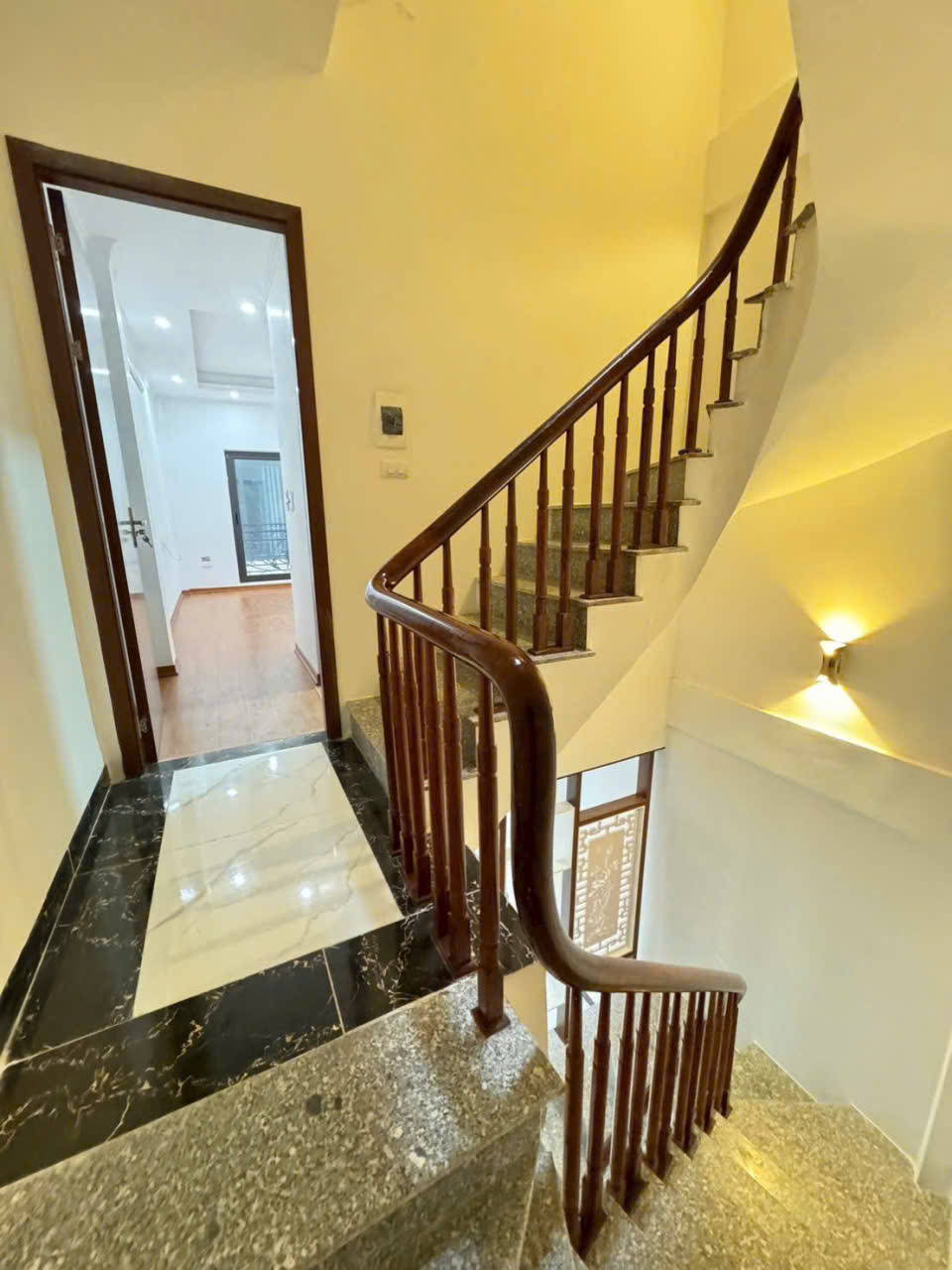 🌟 Nhà đẹp phố Vũ Đức Thận – chỉ hơn 7 tỷ
5 tầng rộng rãi, 5 tầng rộng. 15979091