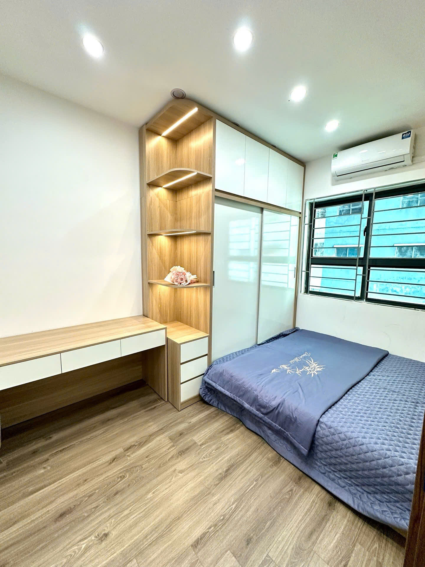 Bán gấp căn hộ chung cư tòa Kim Văn - Kim Lũ - Tặng nội thất. 15979196