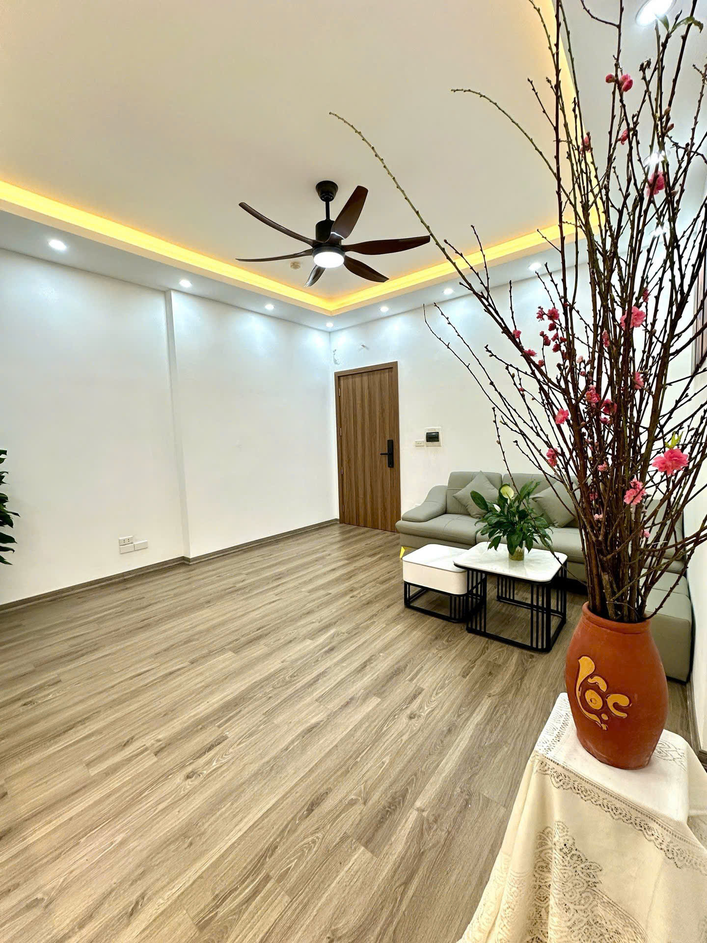 Bán gấp căn hộ chung cư tòa Kim Văn - Kim Lũ - Tặng nội thất. 15979196