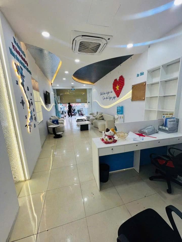 Sang nhương mặt bằng có đầy đủ pccc Trang thiet bị Quận 10 15979274