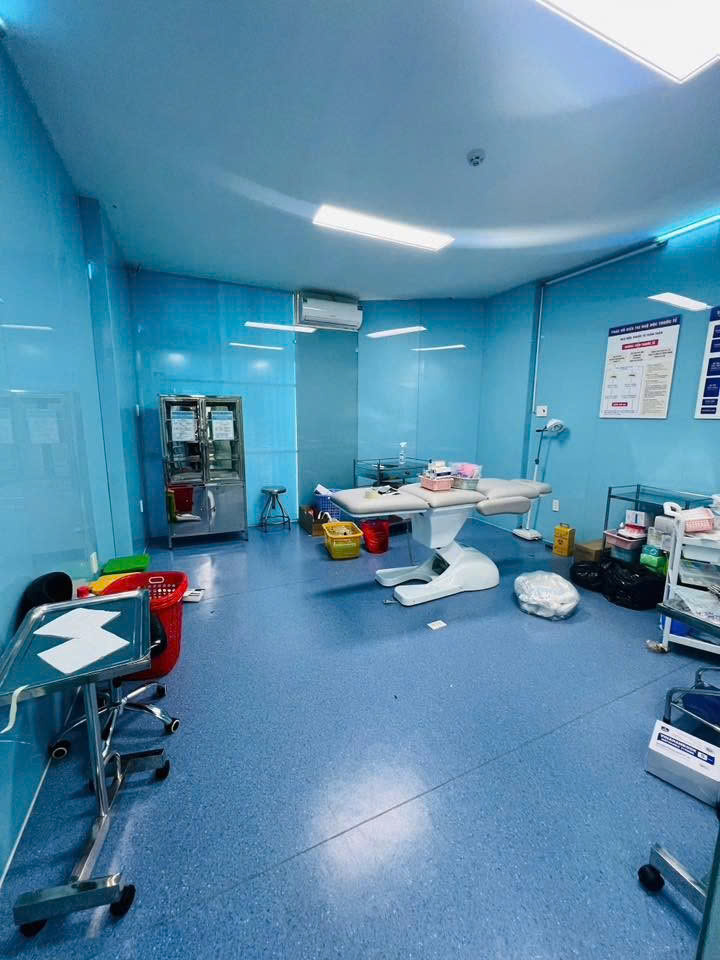 Sang nhương mặt bằng có đầy đủ pccc Trang thiet bị Quận 10 15979274