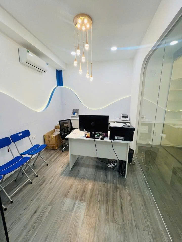 Sang nhương mặt bằng có đầy đủ pccc Trang thiet bị Quận 10 15979274