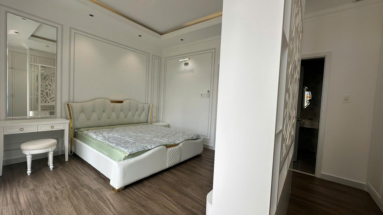 Siêu phẩm tân cổ điển Lê Văn Lương 5.6mx15m Full nội thất 15979340