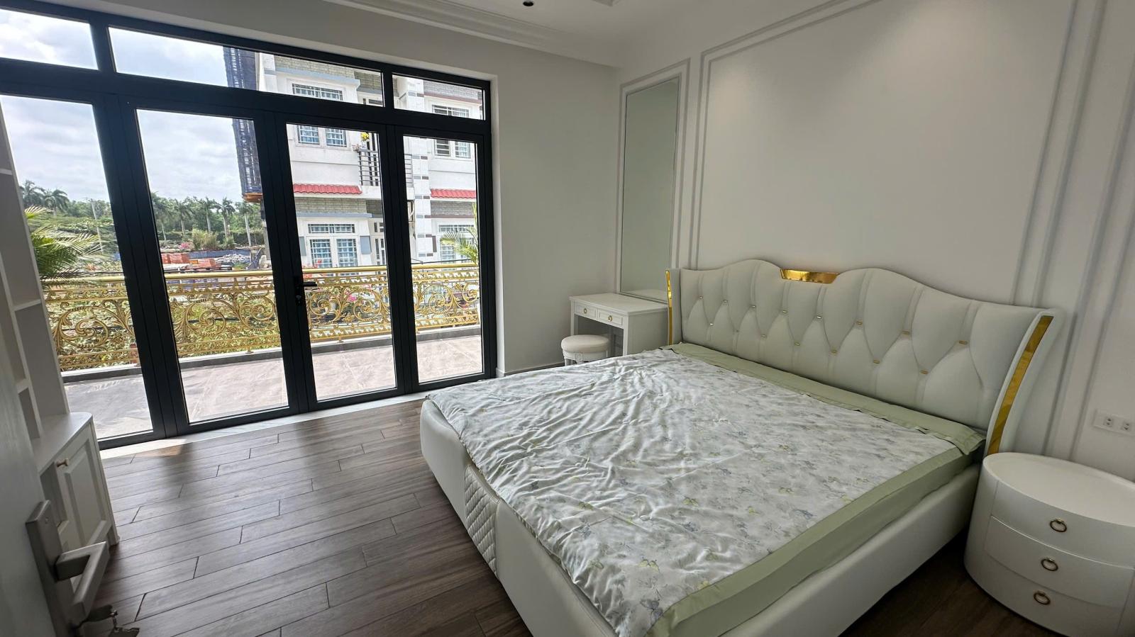 Siêu phẩm tân cổ điển Lê Văn Lương 5.6mx15m Full nội thất 15979340