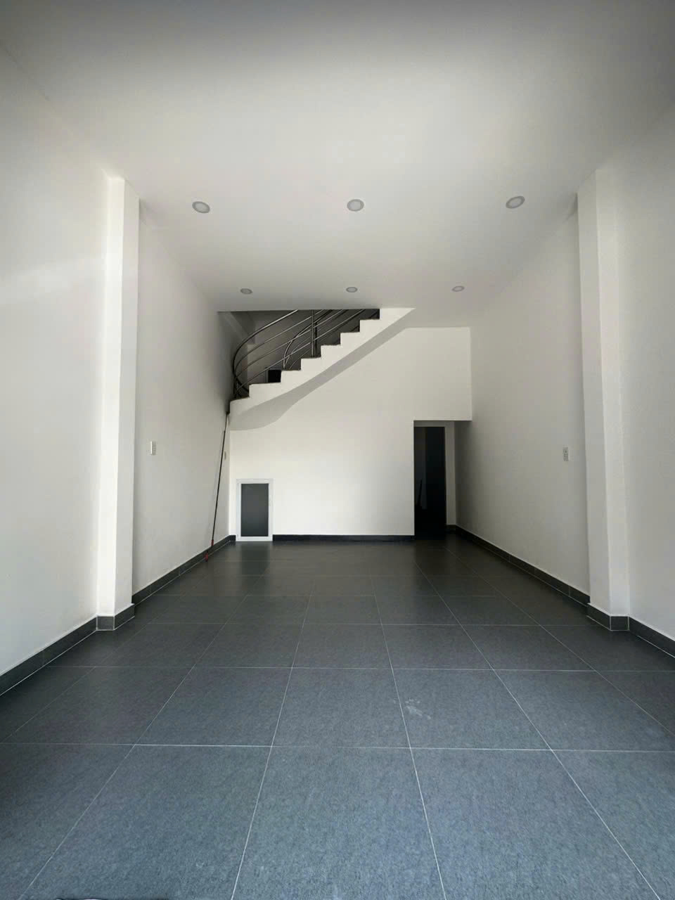 CHO THUÊ NHÀ NGUYÊN CĂN MẶT TIỀN ĐƯỜNG 393 NGUYỄN VĂN KHỐI , PHƯỜNG 8, QUẬN GÒ VẤP, TPHCM 18tr/ 15979348