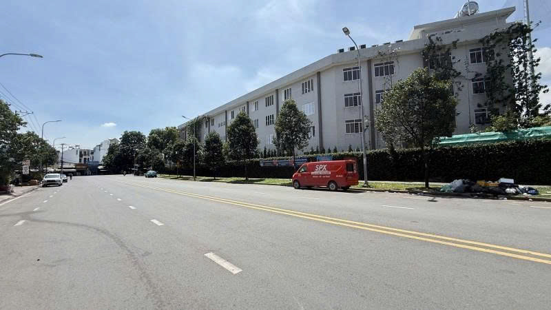 Bán nhà Mặt tiền Bờ Bao 1 ( 20 Bờ Bao Tân Thắng), 4x18m, 2 tầng cũ, tiện xây mới, 13,5 tỷ. 15979359