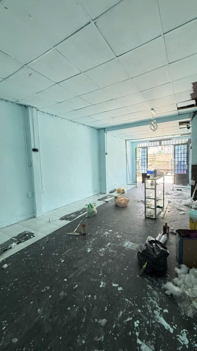 Bán nhà Mặt tiền Bờ Bao 1 ( 20 Bờ Bao Tân Thắng), 4x18m, 2 tầng cũ, tiện xây mới, 13,5 tỷ. 15979359