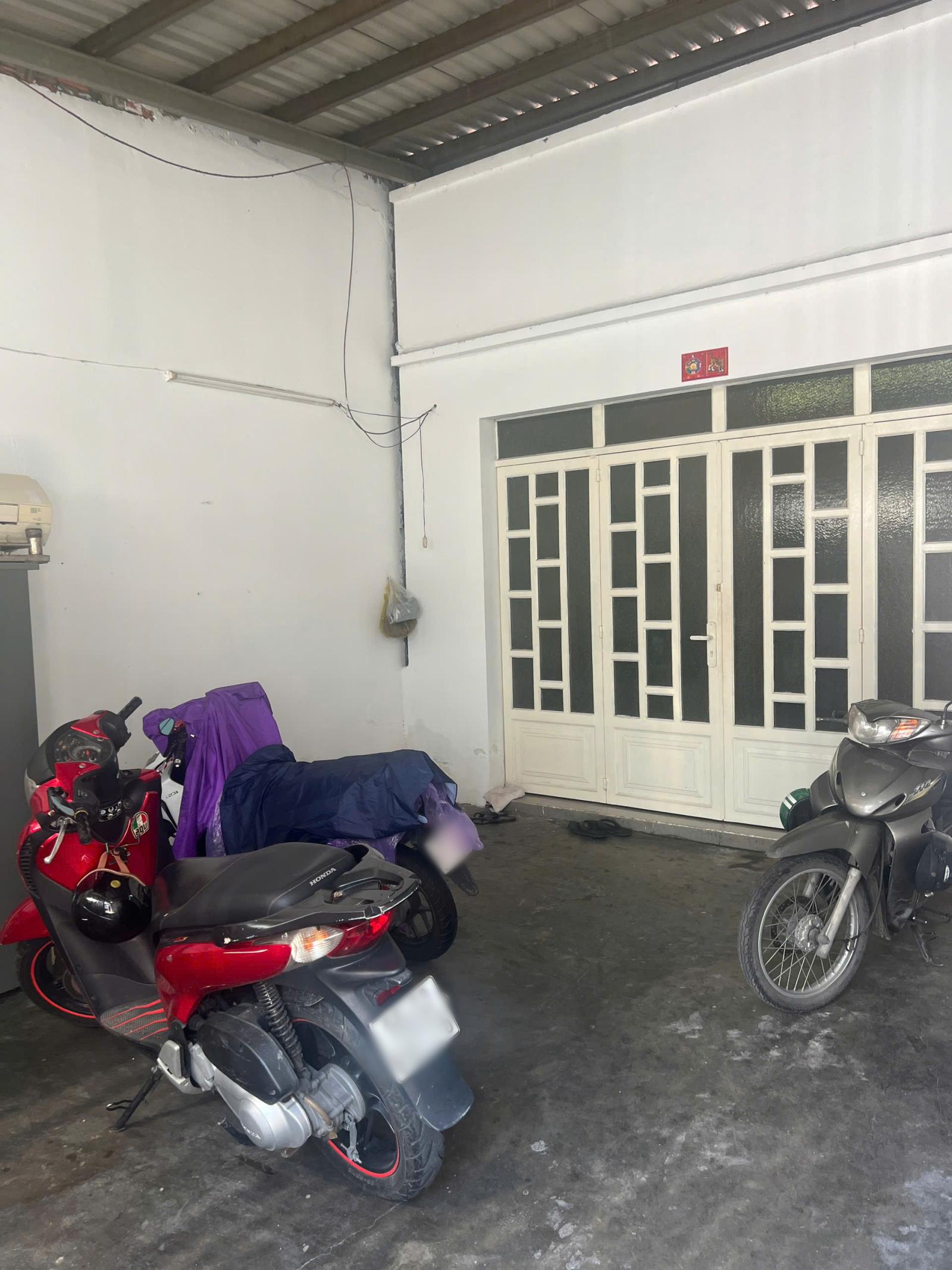 Bán nhà Cấp 4, nở hậu DT lớn 182m2 hẻm thông đường Chánh Hưng P.Chánh Hưng. Giá 9.5 tỷ TL 15979414