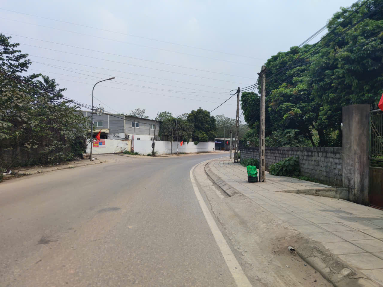 BÁN ĐẤT HÒA THẠCH, QUỐC OAI 330 M2 Full THỔ CƯ, ĐỪNG Ô TÔ TẢI TRÁNH, GIÁ 23 TR/M2 15979519