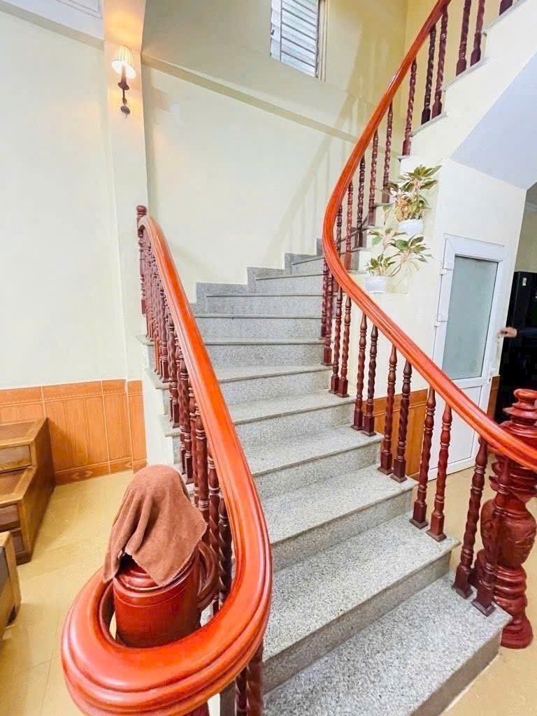 Nhà 3 tầng Đường Dốc vân Mai Lâm Đông Anh HN Dt 60m,full nội thất chỉ việc xách vali về ở hơn 5 tỷ

 15979542