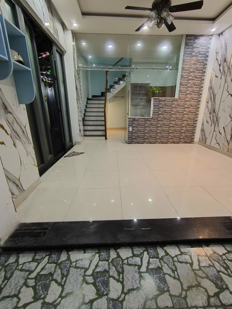 ► Kiệt Ô tô thẳng thông Lê Đình Lý, 40.5m2, 2 mê đúc, kinh Doanh tốt, 3.xx tỷ 15979562