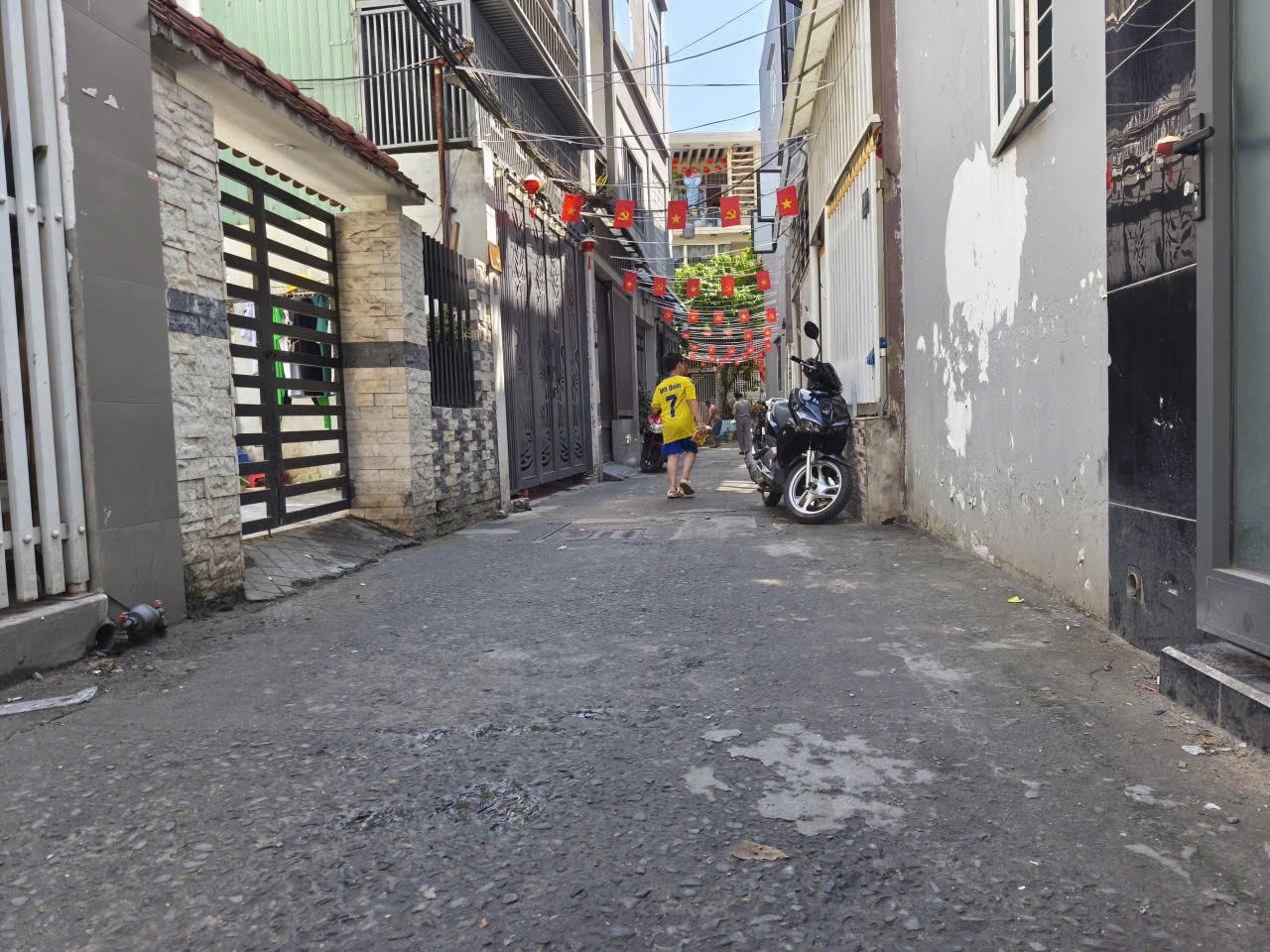 ► Kiệt Ô tô thẳng thông Lê Đình Lý, 40.5m2, 2 mê đúc, kinh Doanh tốt, 3.xx tỷ 15979562