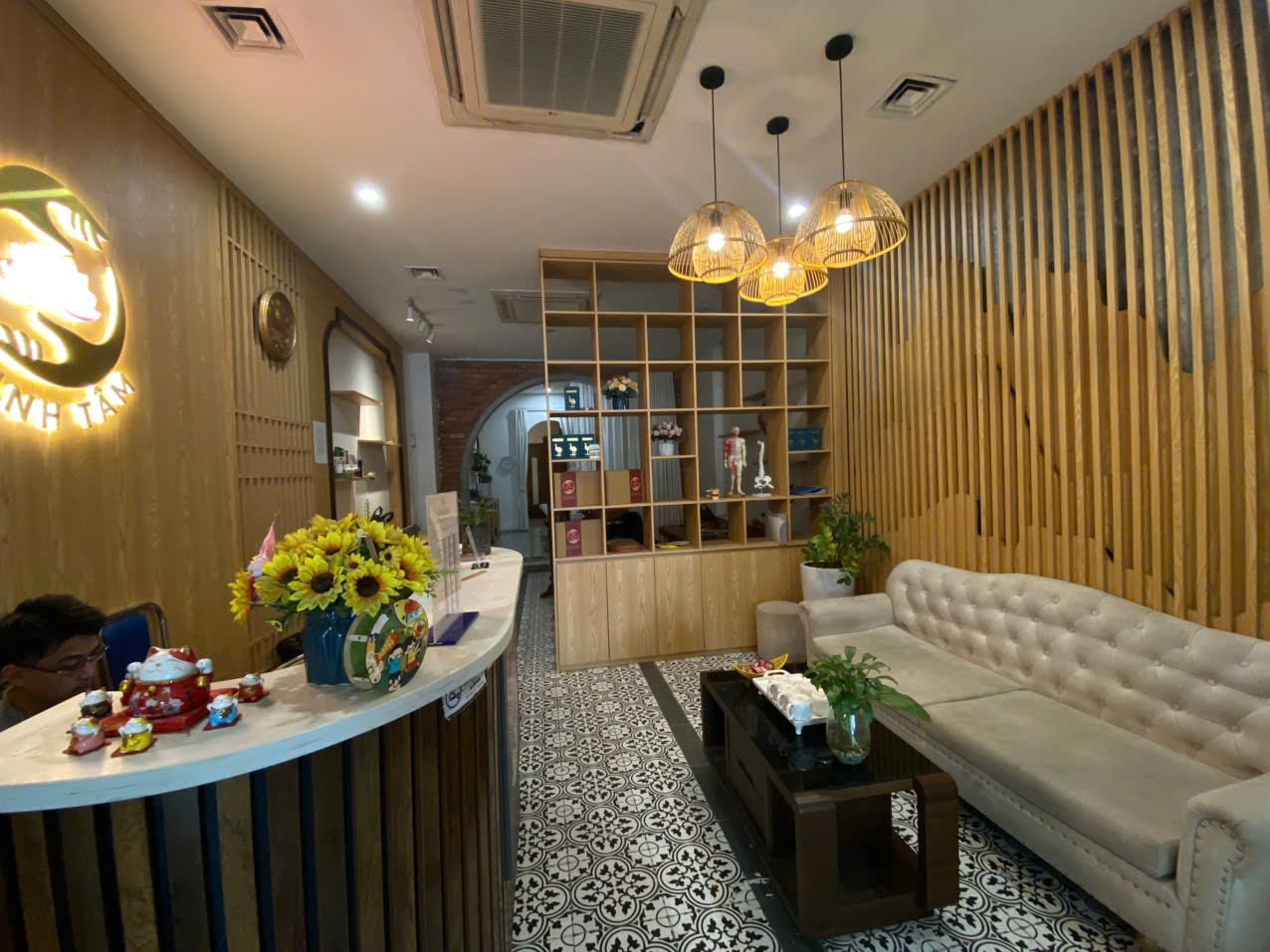 Hiếm, Bán nhà mặt phố Phan Kế Bính, kinh doanh, 40m 7 tầng thang máy 15979568