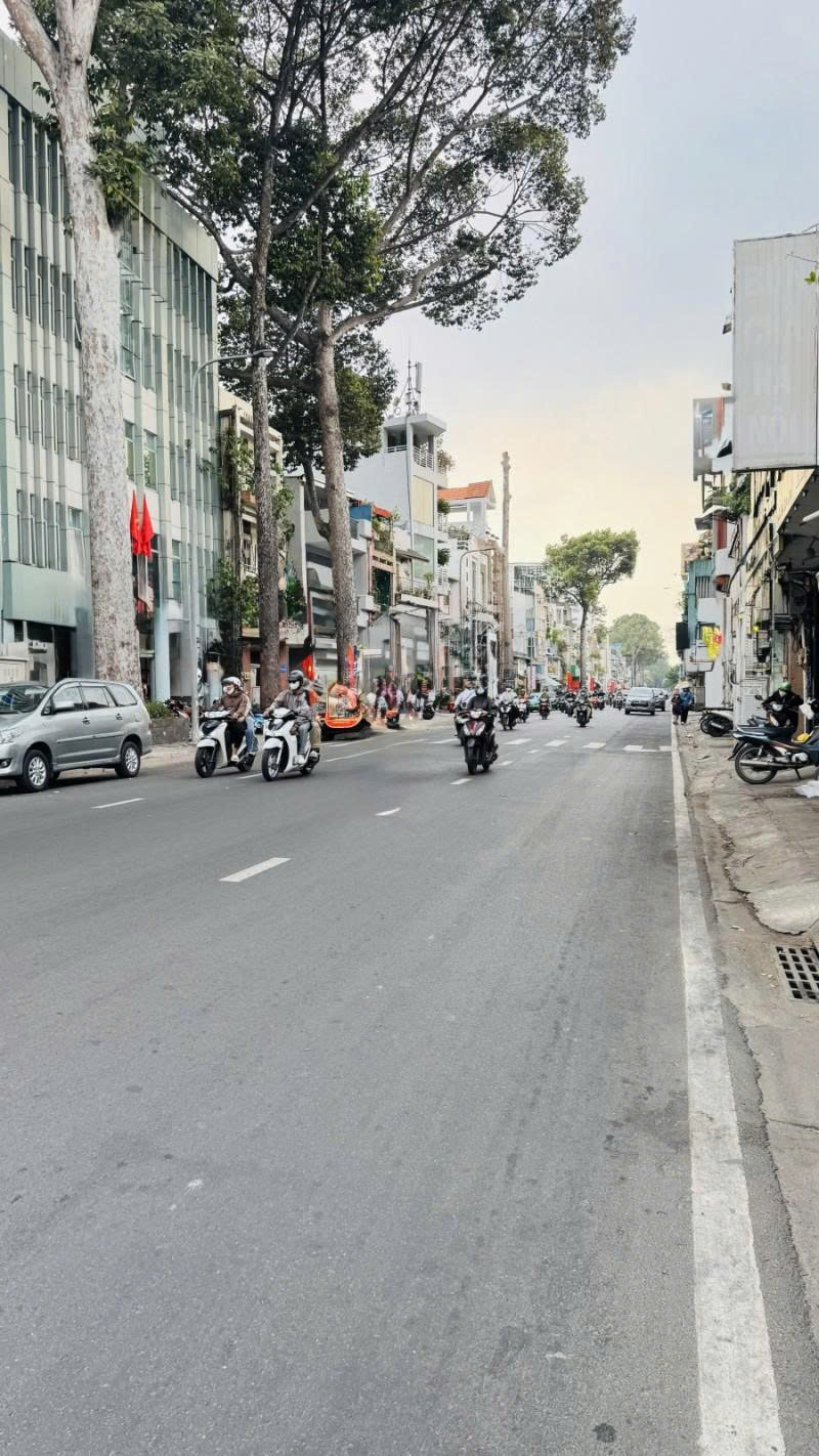 Bán nhà Mặt tiền Trần Phú, gần Lê Hồng Phong, 4x22m, 4 Tầng, 12 PN, Sổ A4, chỉ 17,9 tỷ. 15979623