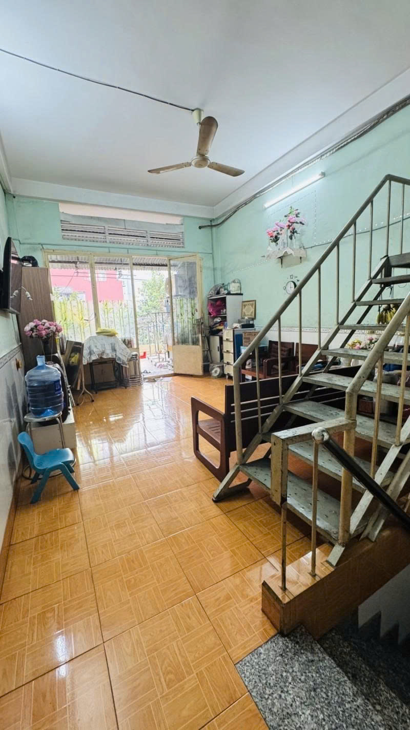 Bán nhà Mặt tiền Trần Phú, gần Lê Hồng Phong, 4x22m, 4 Tầng, 12 PN, Sổ A4, chỉ 17,9 tỷ. 15979623