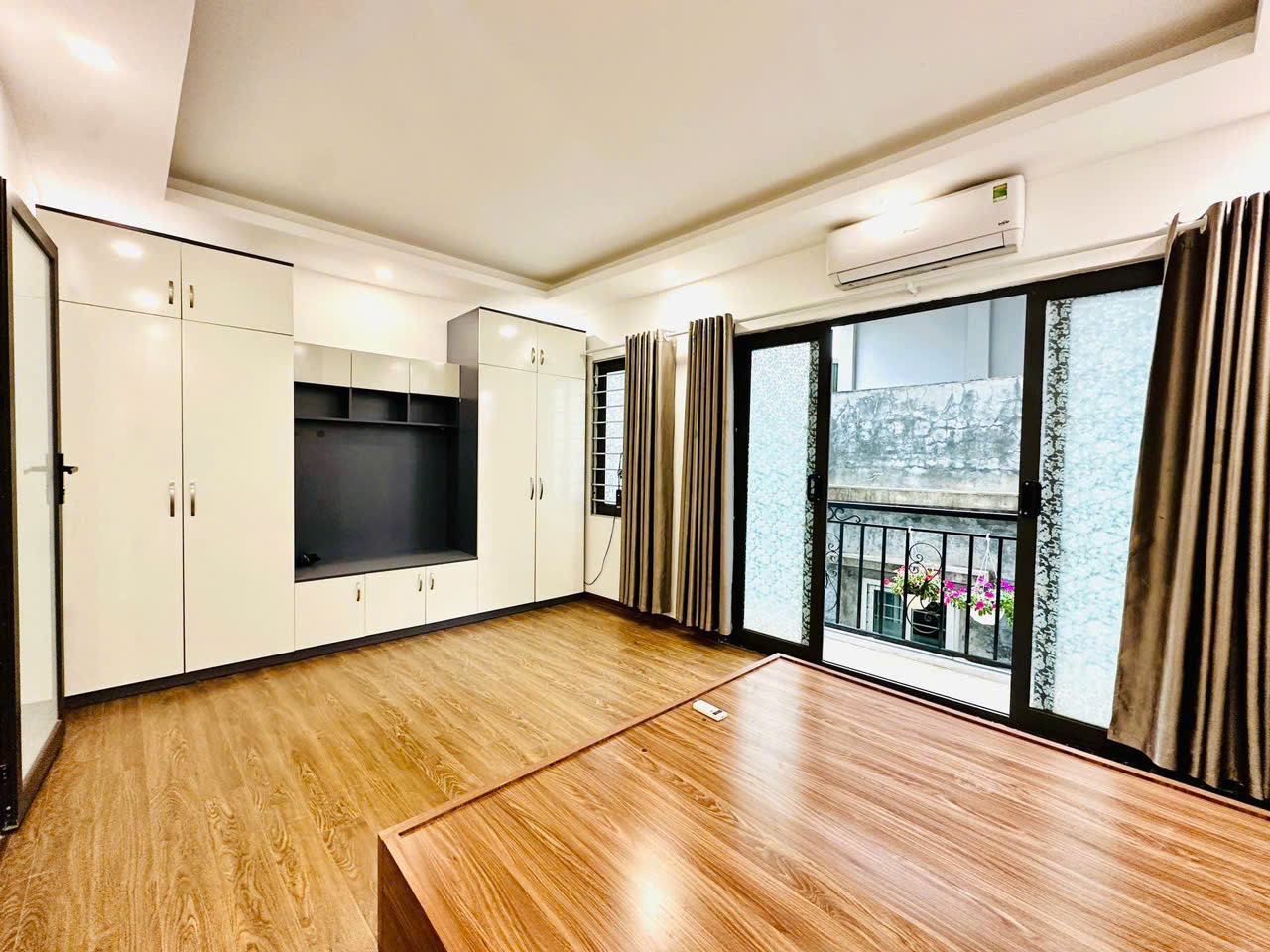 🆘 Nhỉnh 7🧄 - 5 tầng full nội thất- nhà đẹp ở ngay 

✨Phúc Lợi hàng xóm Vinhome riverside ,

✨ngõ 15979740