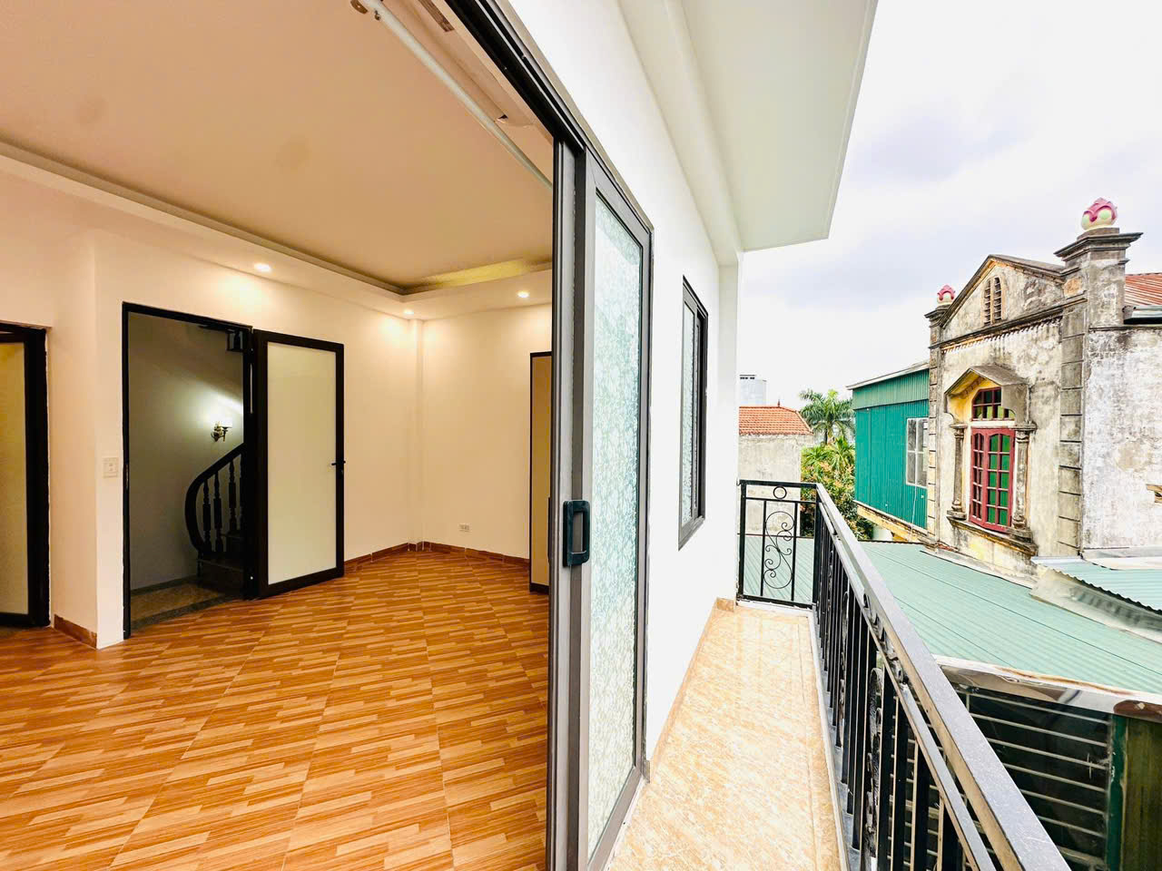 🆘 Nhỉnh 7🧄 - 5 tầng full nội thất- nhà đẹp ở ngay 

✨Phúc Lợi hàng xóm Vinhome riverside ,

✨ngõ 15979740