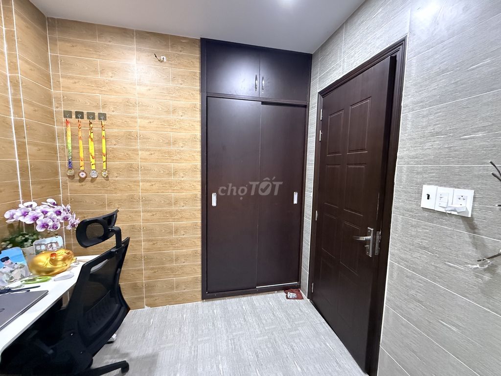 Cho thuê CHDV cao cấp 2PN, 1 phòng khách riêng biệt - không thu phí quản lý. 15979959