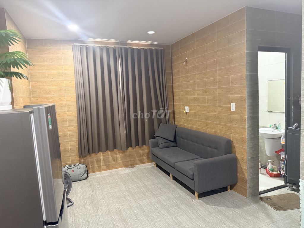 Cho thuê CHDV cao cấp 2PN, 1 phòng khách riêng biệt - không thu phí quản lý. 15979959