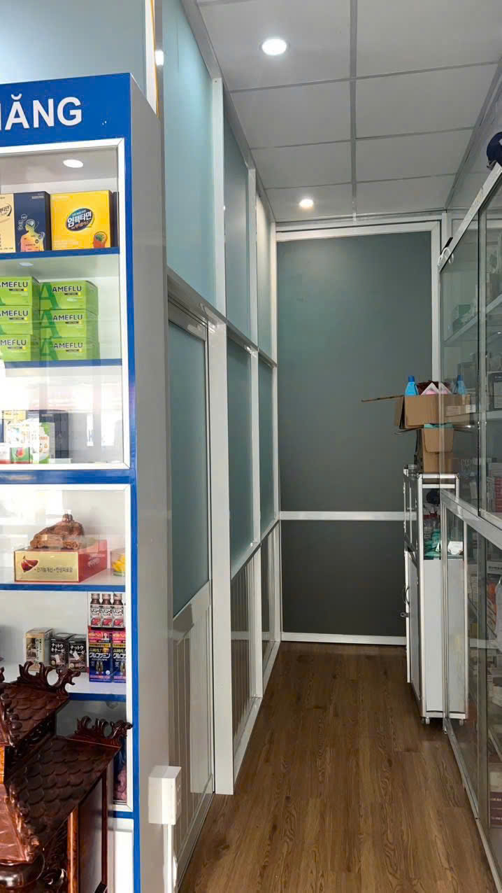 SANG NHƯỢNG NHÀ THUỐC VÀ TOÀN BỘ CƠ SỞ VẬT CHẤT MỚI  CÓ PHÒNG Ở LẠI CHO GIA ĐÌNH 15979969