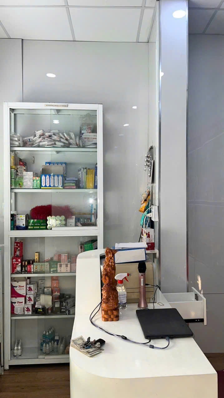 SANG NHƯỢNG NHÀ THUỐC VÀ TOÀN BỘ CƠ SỞ VẬT CHẤT MỚI  CÓ PHÒNG Ở LẠI CHO GIA ĐÌNH 15979969
