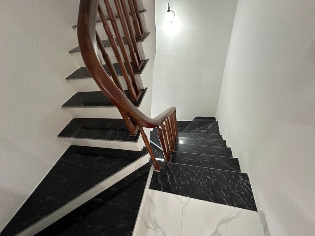 CẦN BÁN NHÀ YÊN BỆ HOÀI ĐỨC 5 TẦNG NHÀ MỚI  15980004