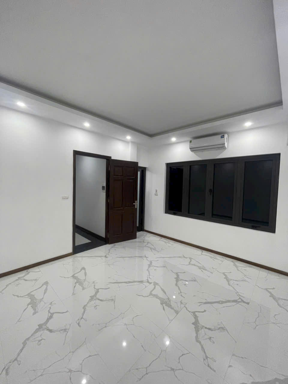 Nhà rộng 36m2,  hướng Nam , 5 tầng thang máy, giá 11-12 tỉ, phố Lò Đúc 15980042