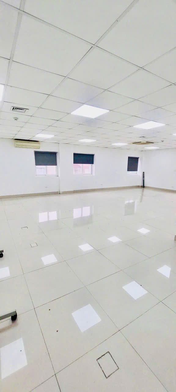 Tòà nhà văn phòng 28 Xuân La cho thuê tầng 5 làm văn phòng. 15980047