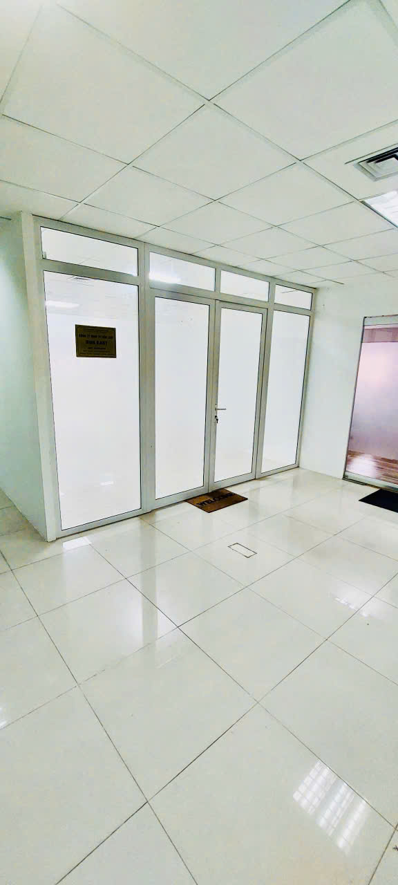 Tòà nhà văn phòng 28 Xuân La cho thuê tầng 5 làm văn phòng. 15980047