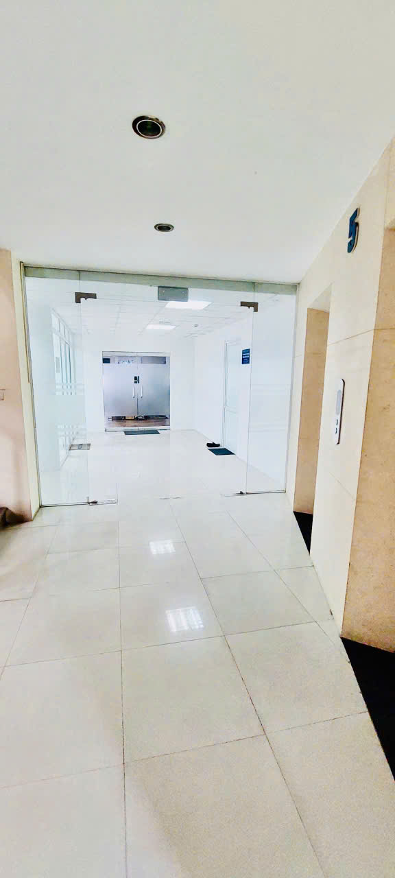 Tòà nhà văn phòng 28 Xuân La cho thuê tầng 5 làm văn phòng. 15980047