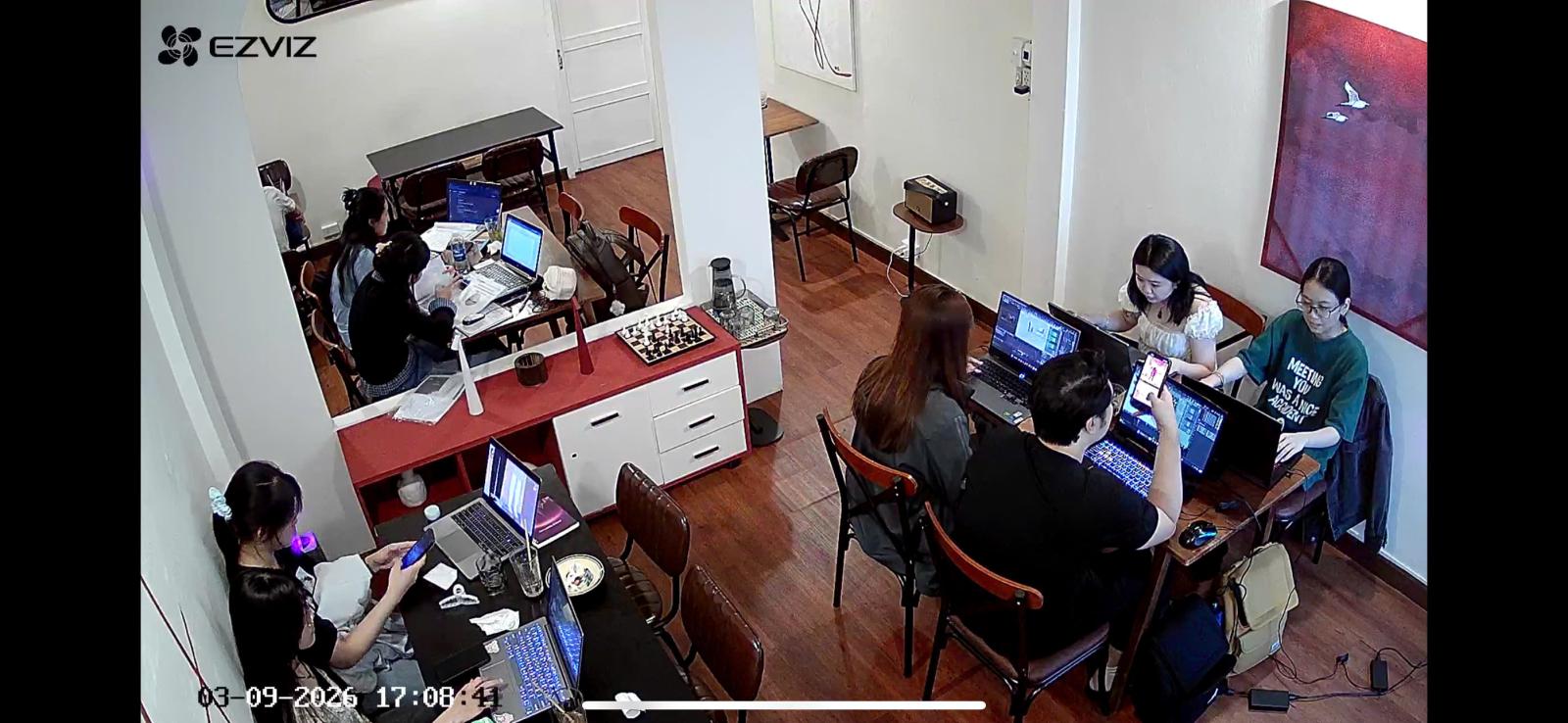 SANG QUÁN CÀ PHÊ NGAY TRUNG TÂM QUẬN 3 Địa điểm: Hẻm 4m Nguyễn Đình Chiểu, phường Bàn Cờ. 15980144