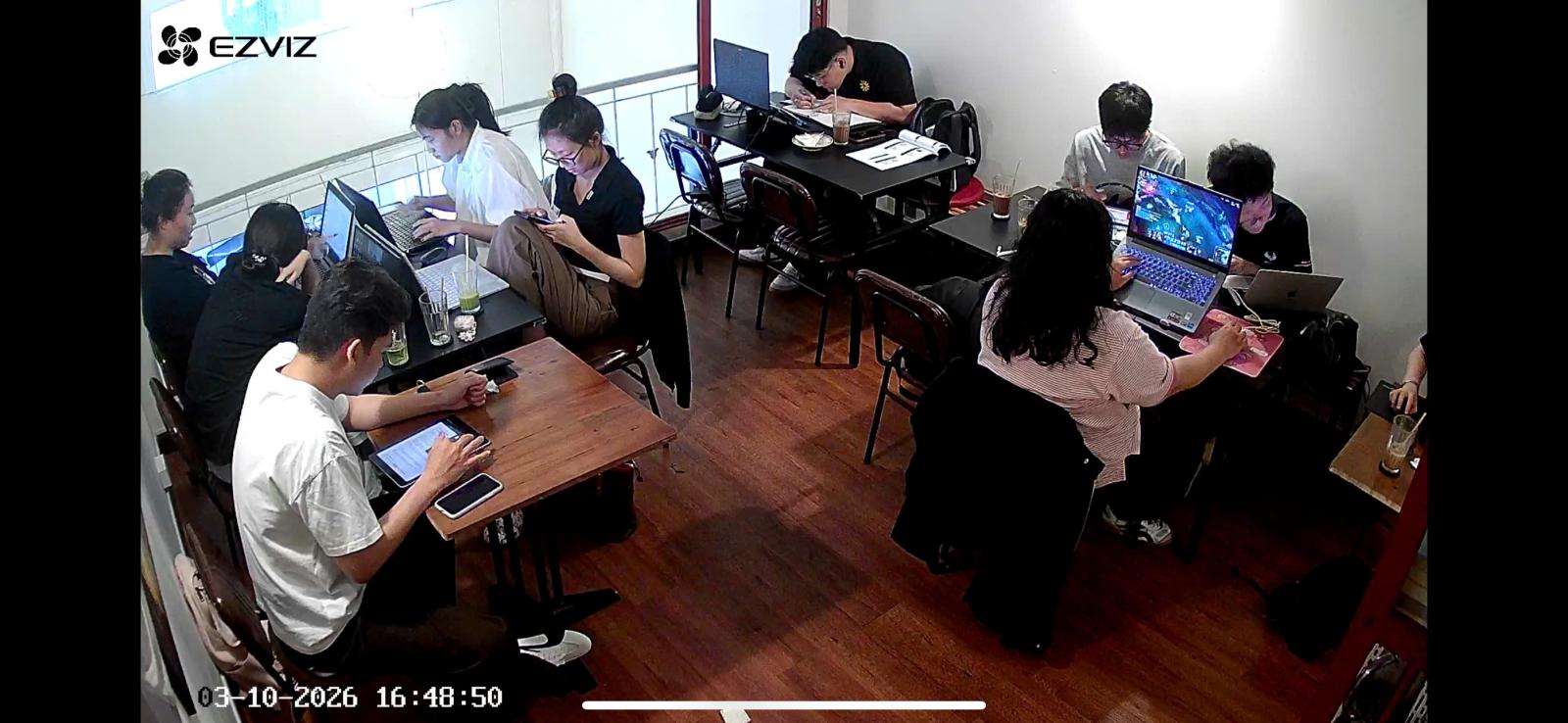 SANG QUÁN CÀ PHÊ NGAY TRUNG TÂM QUẬN 3 Địa điểm: Hẻm 4m Nguyễn Đình Chiểu, phường Bàn Cờ. 15980144