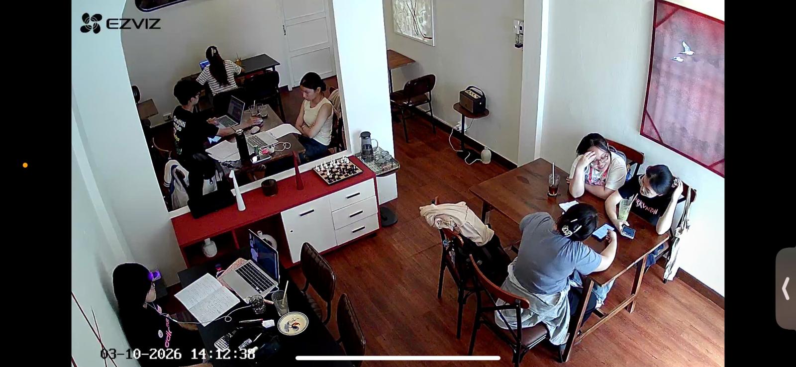 SANG QUÁN CÀ PHÊ NGAY TRUNG TÂM QUẬN 3 Địa điểm: Hẻm 4m Nguyễn Đình Chiểu, phường Bàn Cờ. 15980144