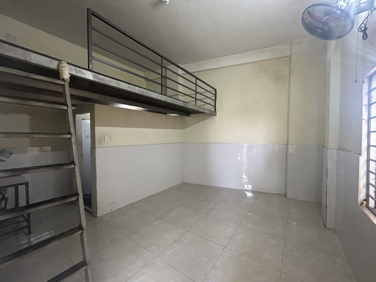 Bán dãy trọ mặt tiền An Hải Đông 1 Sơn Trà Đà Nẵng, DT 99m2, 3 tầng 1 tum, thu 30tr/tháng, giá 16 tỷ 15980262