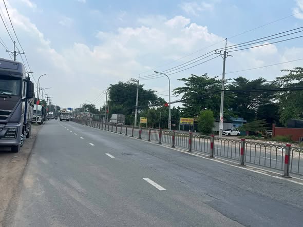 Bán nhà mặt tiền 8.800m2 giá 45 tỷ Đường Lỉnh Lộ 8 15980327