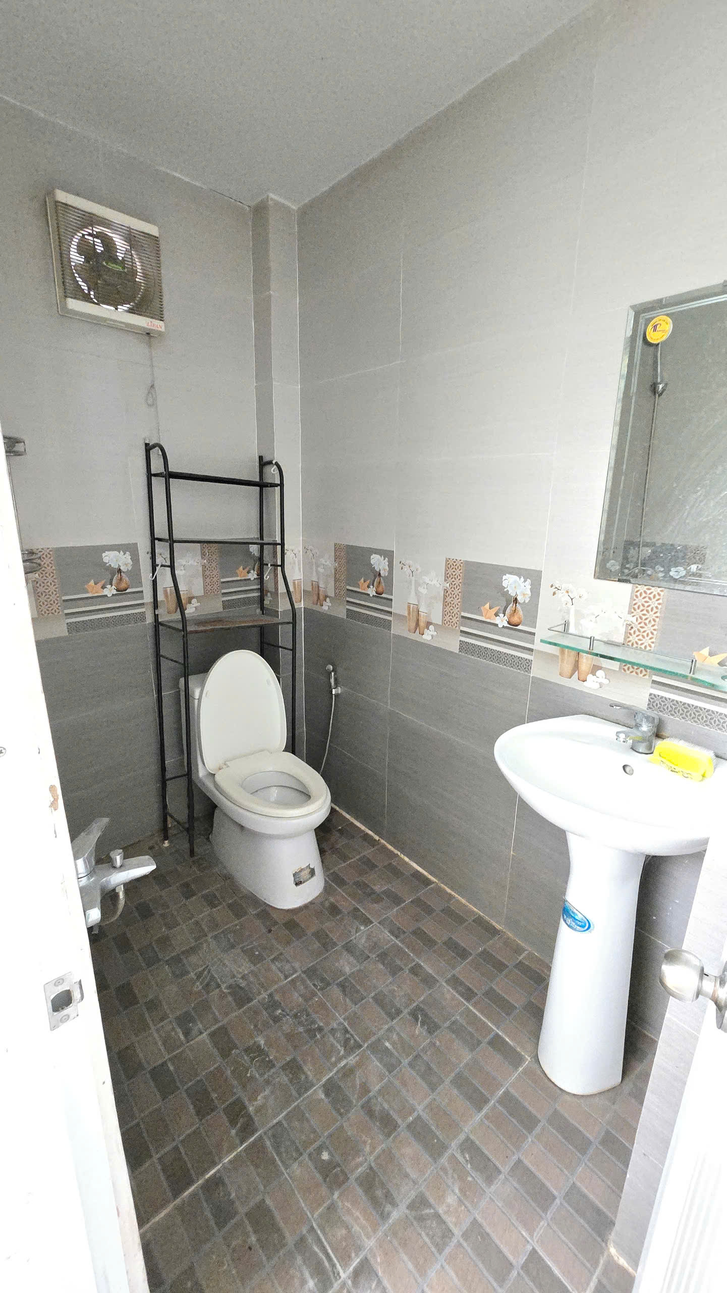 Cho thuê mặt bằng nhà hẻm xe hơi ĐX 002 – Trung tâm Thành phố Mới Bình Dương 15980455