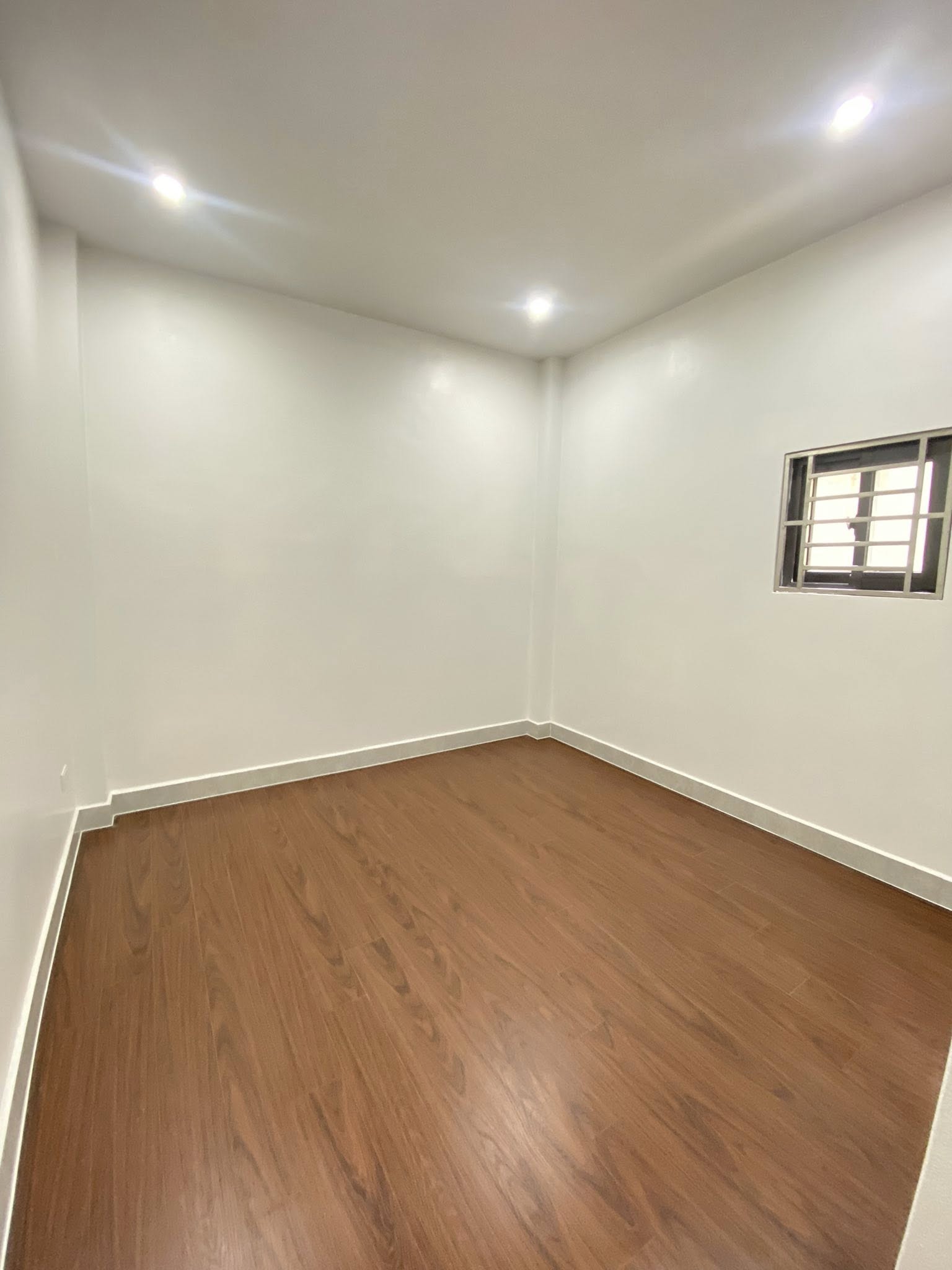 NHÀ PHỐ, ĐÔNG NGẠC, BẮC TỪ LIÊM-KD-Ô TÔ:38M X5T, MT 3,3M, GIÁ 8,6 TỶ.
 15980457